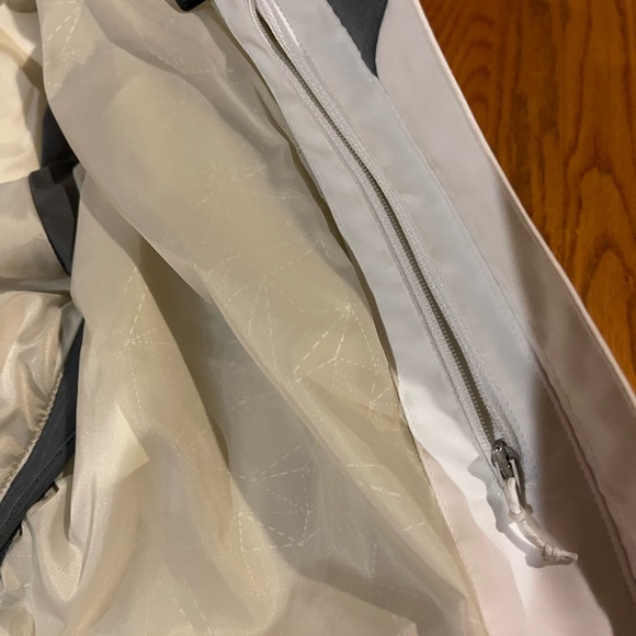 Obermeyer Women's White COSIMA Ski Jacket - Picture 6 of 15